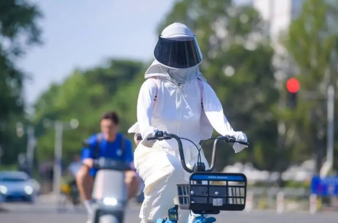 天氣熱防曬經濟更熱  刻進DNA裡的「一白遮三醜」