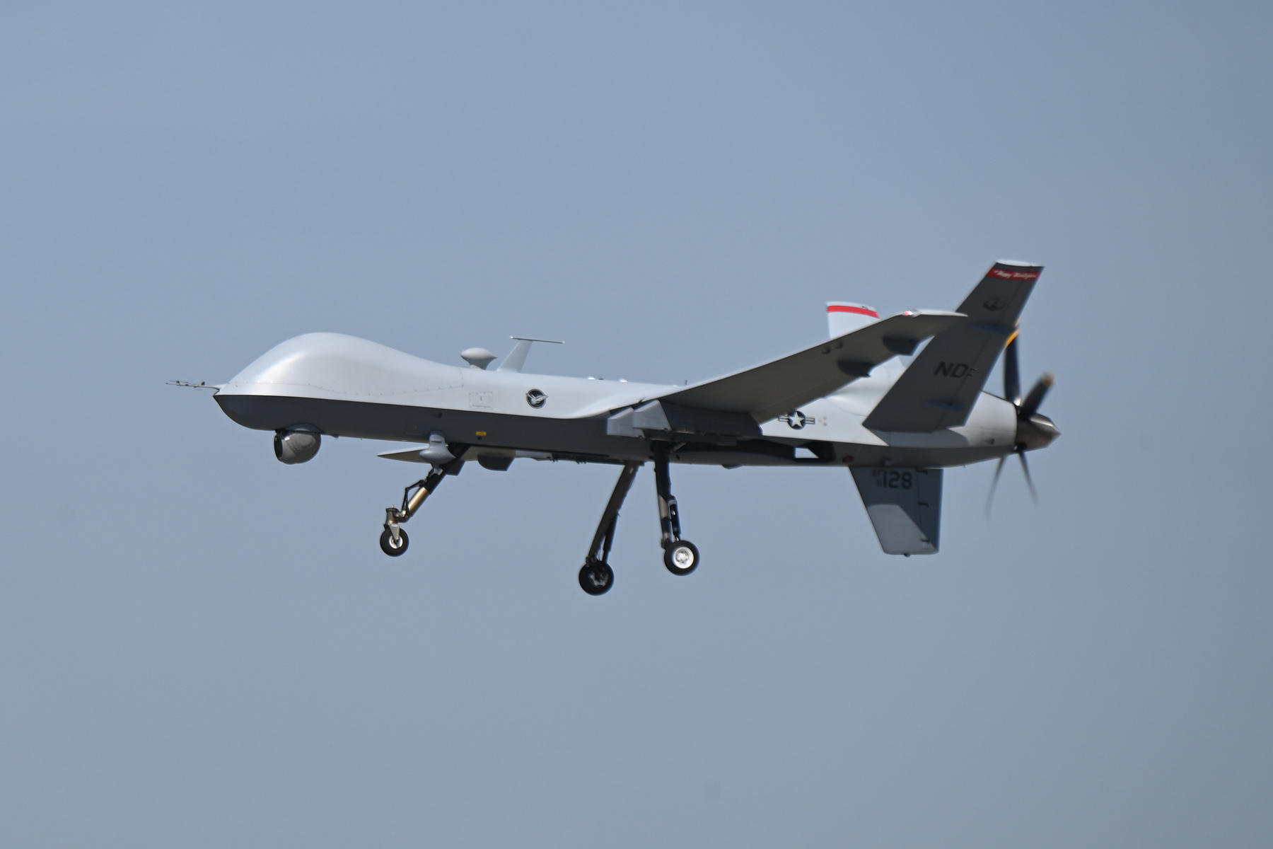 MQ-9型無人機除了偵查也可以進行武裝攻擊，是美軍主力無人機。 圖／取自U.S. Navy