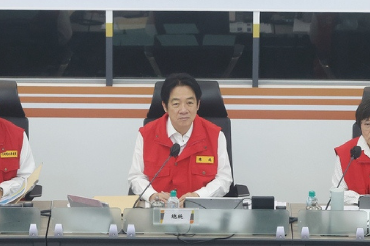 賴清德喊冤「國軍不能進民宅」是誤會 網炸鍋：叫災民爬屋頂也是誤解嗎？