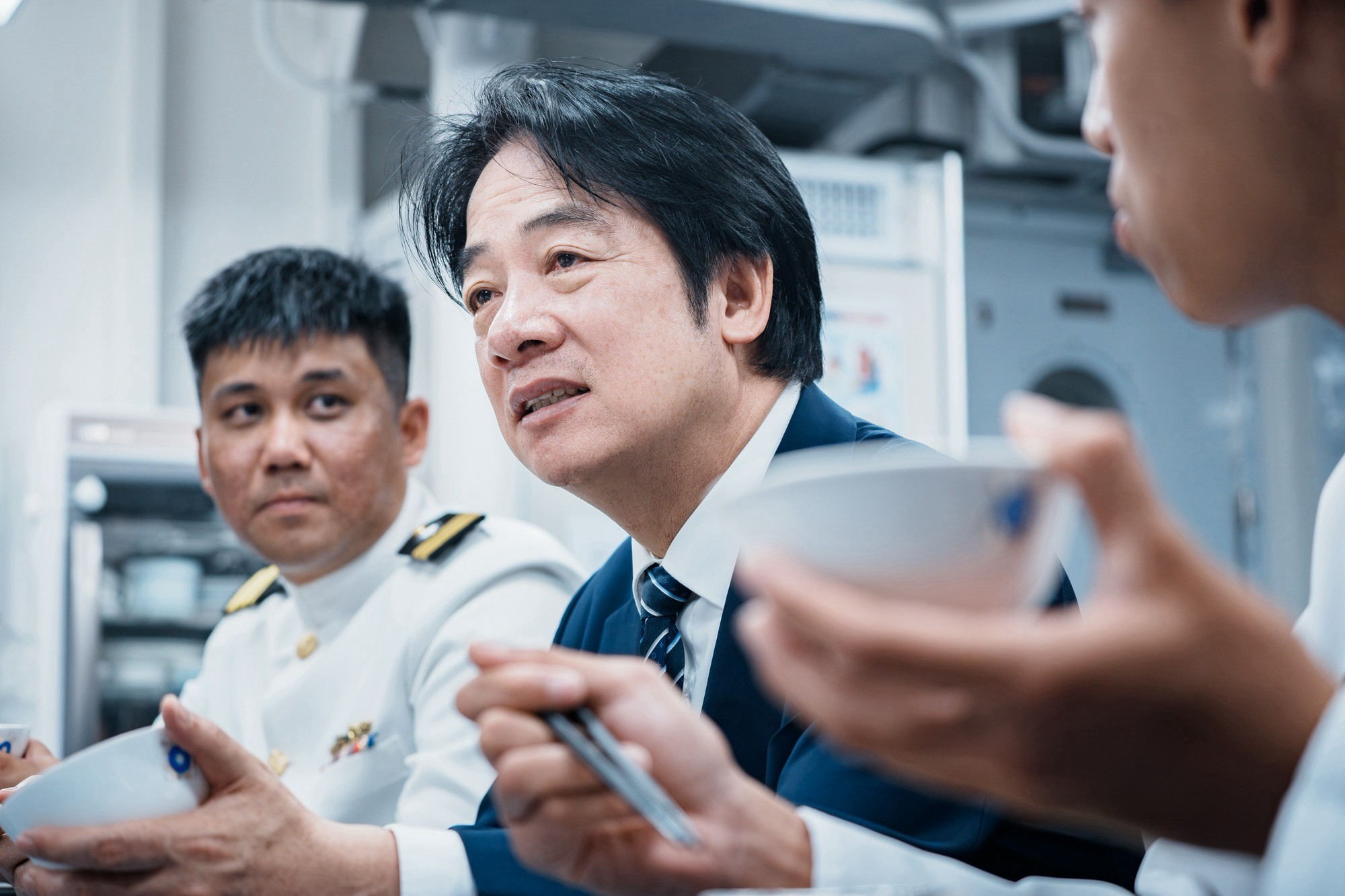 模擬賴清德聲音也犯法？「萊爾校長」製作人遭查　謝寒冰、錢子揭深偽爭議