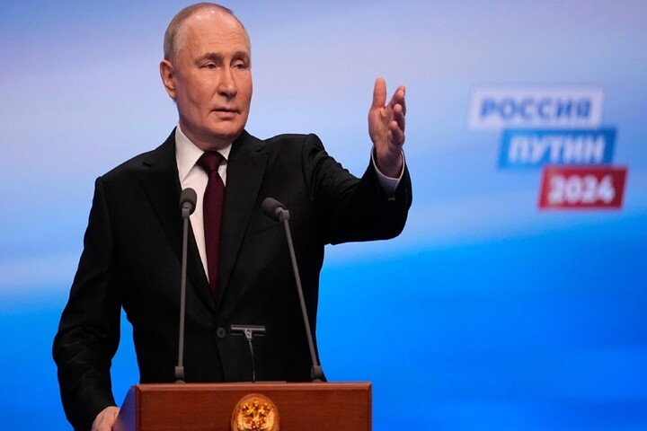 俄羅斯總統普丁在競選總部發表勝選談話。圖/取自Sky News Australia官方《YouTube》頻道