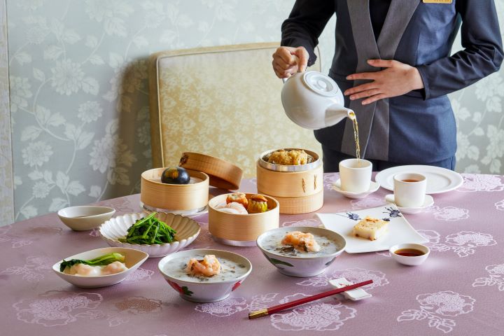 喜好飲茶民眾可選「假日金龍中式早茶超值雙饗券」，每張1,299元，品嚐鮮蝦腸粉、鮑魚燒賣等道地港點。圖/圓山大飯店提供