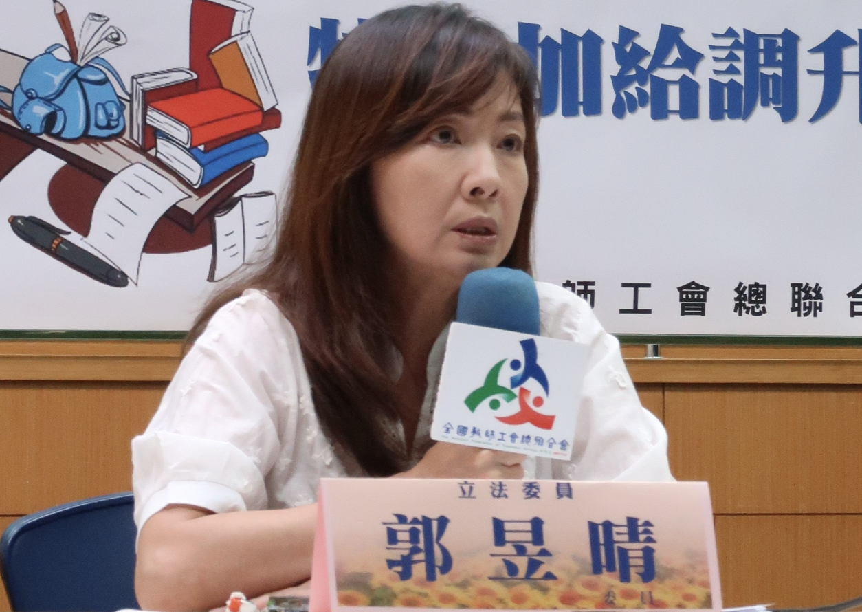 立法委員郭昱晴今出席「班班喝鮮乳，徒增校園紛擾」記者會，會中她強調，不必污名化保久乳。圖/取自全教總臉書