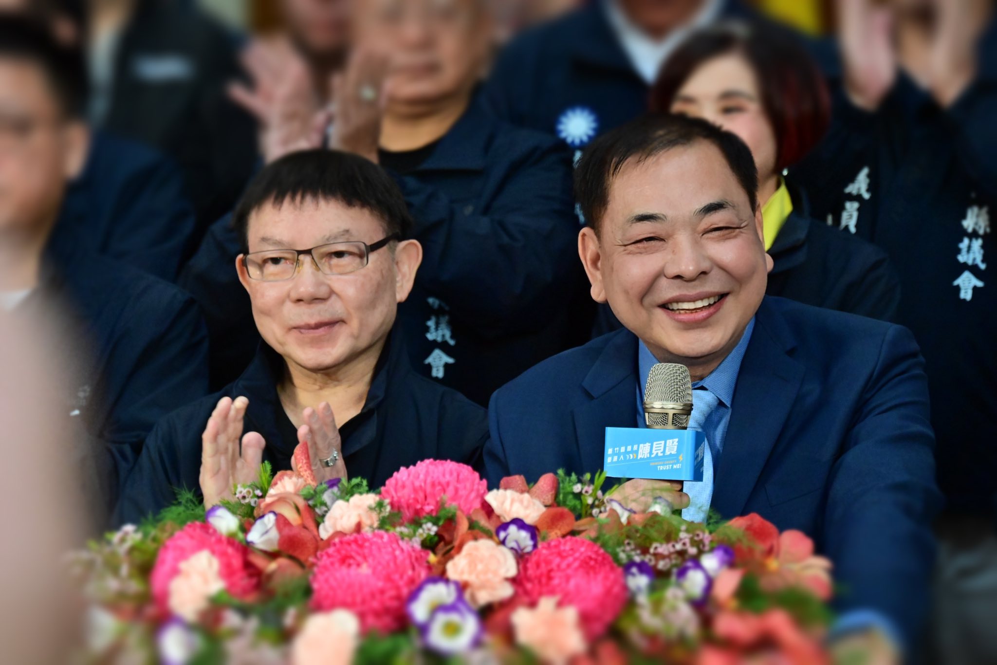 新竹縣副縣長兼國民黨市黨部主委陳見賢(右)27日上午宣布參選新竹縣長。圖/取自陳見賢臉書