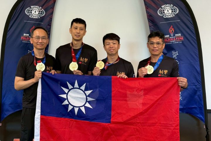步槍組選手，由左至右分別為劉政明、蘇鈺崴、傅翰銓、黃健明。圖/警政署提供