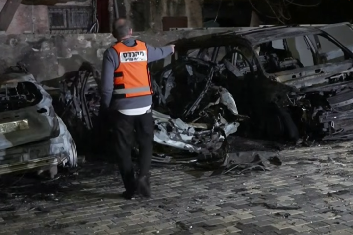 【伊朗危機】以色列證實中部城市遭伊朗集束彈攻擊　多棟建物嚴重受損