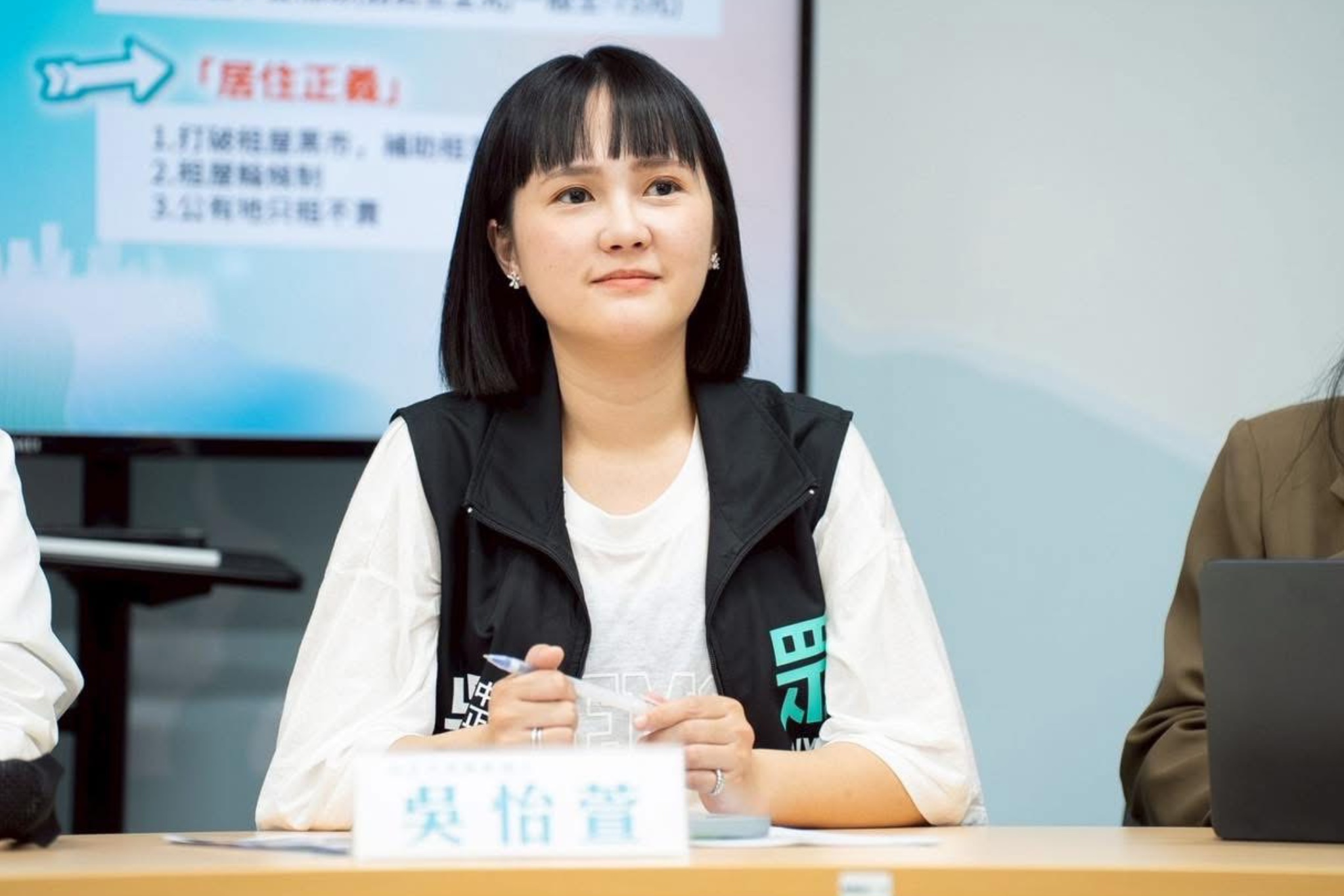 槓上鍾小平　吳怡萱：讓我處理這隻髒螂