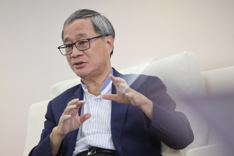 三張機票究竟和誰比較? 文化部長李遠。圖/中央社