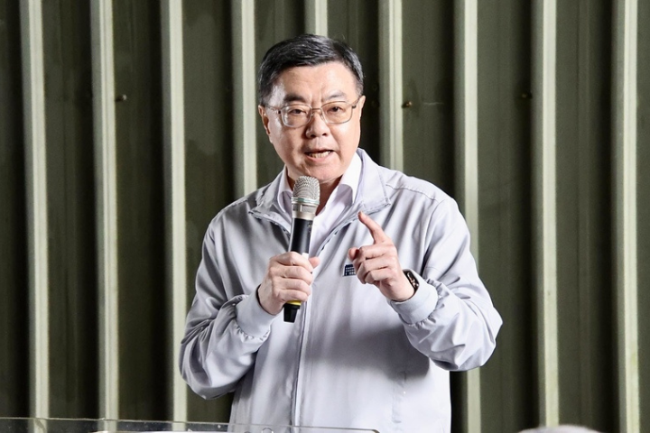 行政院長卓榮泰15日指控國民黨推普發現金違憲，認為民眾只能買「冰箱」或「遙控飛機」，對於國家發展毫無助益。圖/中央社