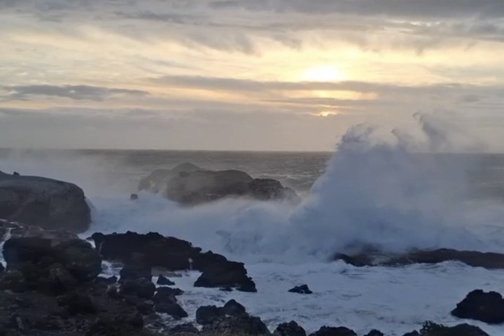 中颱薔琵速度減慢海陸警齊發　全台嚴防強風豪雨　