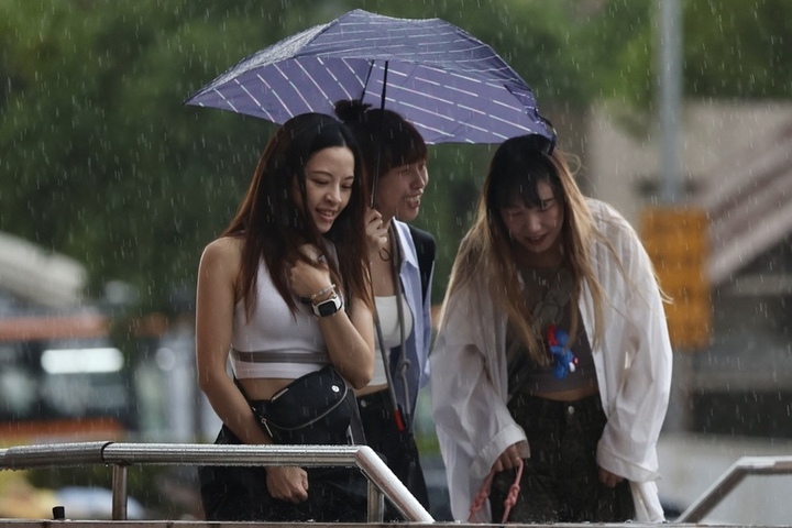 南方雲系北移南部花東偶陣雨　午後各地需防短時強降雨