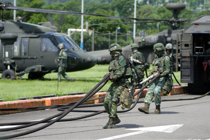 圖為示意圖。府院封殺「志願役加給3萬」，國軍緊急清查各招募單位，要求文宣內容不得提及。圖/取自國防部發言人臉書