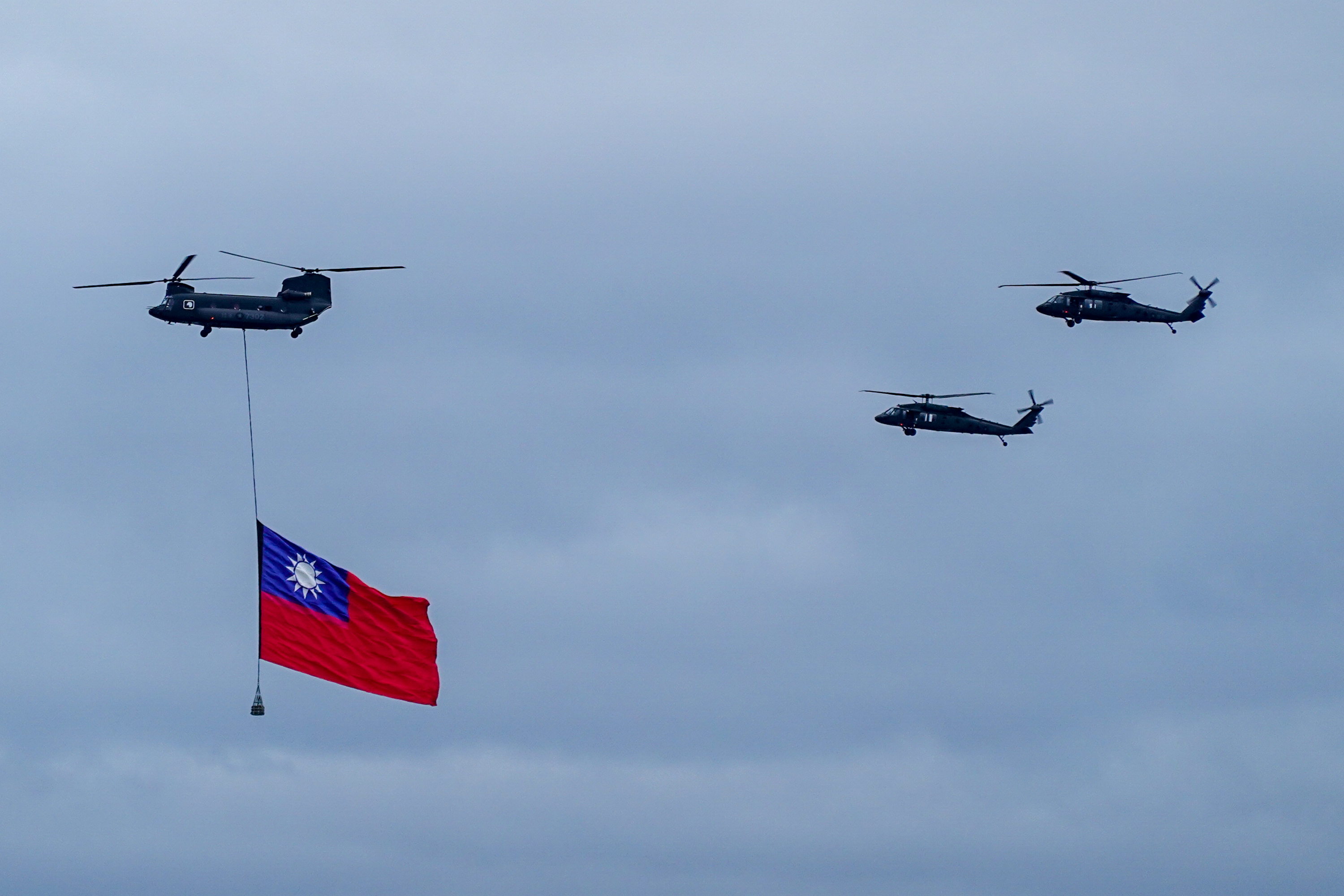 國慶大會全兵力預演今日登場，先由國旗機隊揭開序幕。圖/記者黃楚甯攝