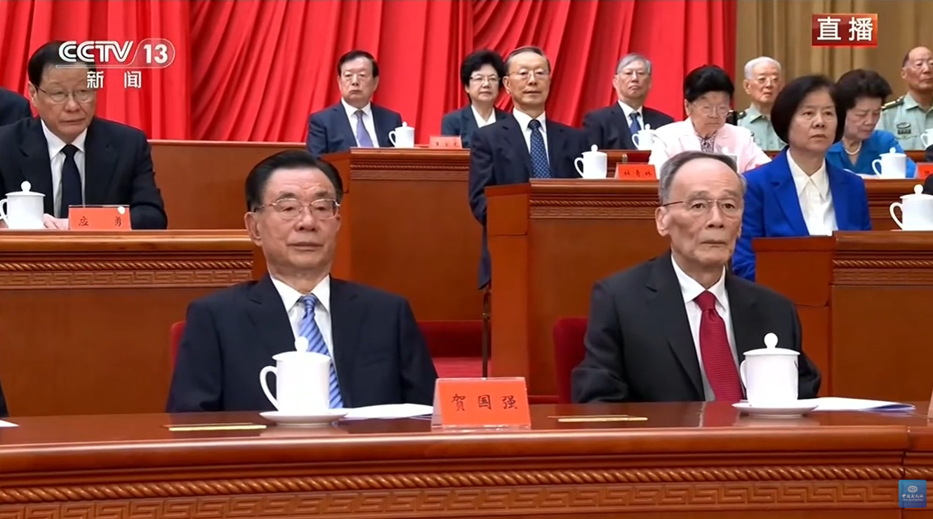 久未露面的王歧山是習近平2012年上任後的中紀委書記、中央書記處書記、「反貪」第一大將,但早在江澤民擔任總書記時,王歧山(右)從建行行長、廣東省委書記,到海南省委書記,在宏觀調控時期,已被中央看出能力卓越,當時被稱「救火隊長」。