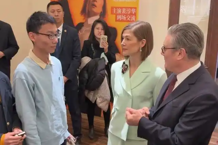 施凱爾訪陸最後一站上海　中文流利的英國影星裴淳華同框引關注
