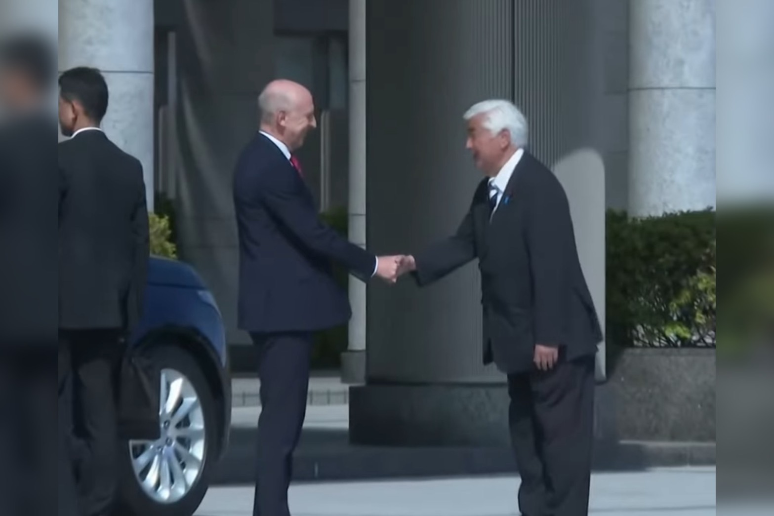 日本防衛大臣中谷元（右）與英國國防大臣希利（左）28日在東京發表聯合聲明，重申台海和平穩定對全球繁榮的重要性。圖/DRM News YT
