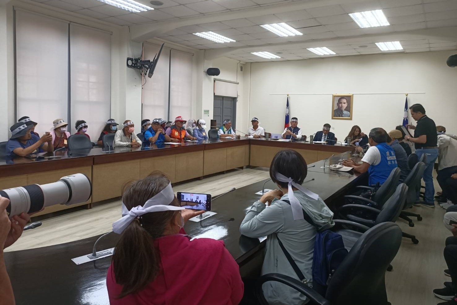 屏東楓港偷蓋風電  鄉親凌晨搭車北上陳情