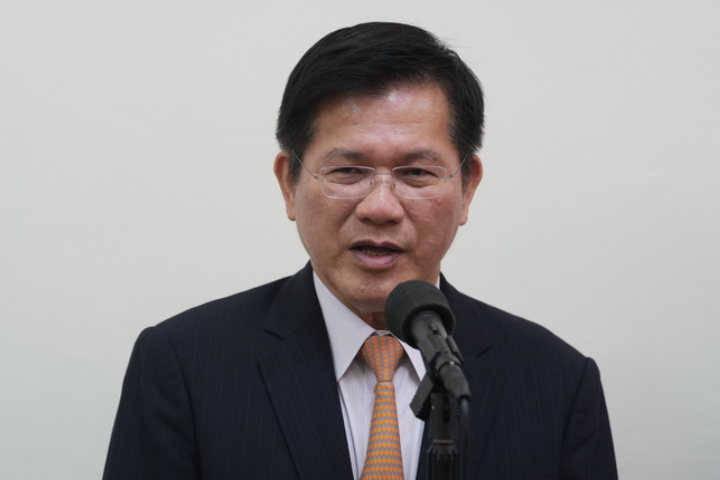 誰是部長？王義川質疑南海維權太被動　林佳龍反問：若是你要怎麼做