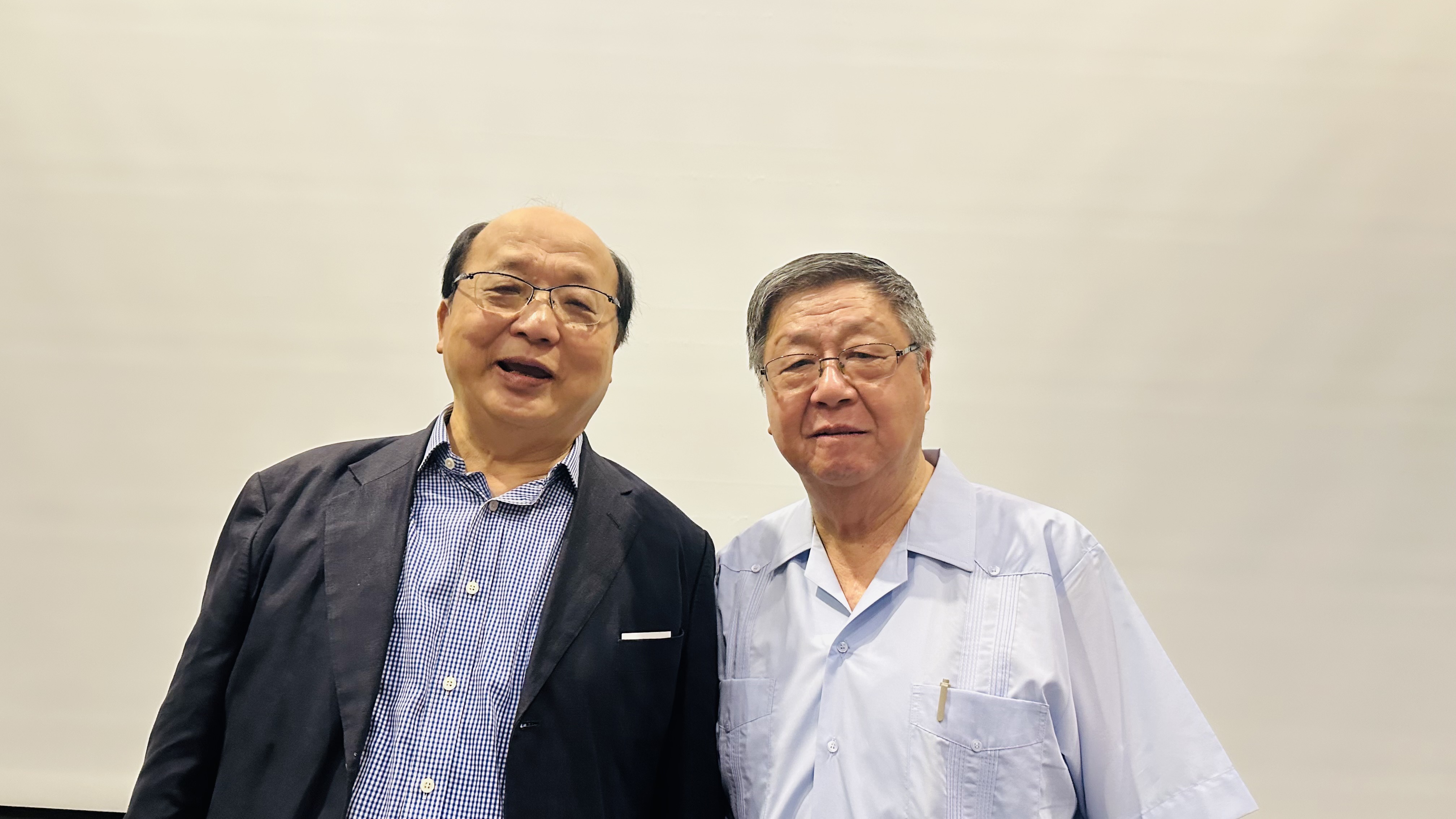 胡志強（左）與作者（右）合影。圖/作者提供