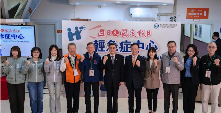 行政院長卓榮泰（中）25日到桃園敏盛醫院探視春節醫療整備情形。圖/健保署提供