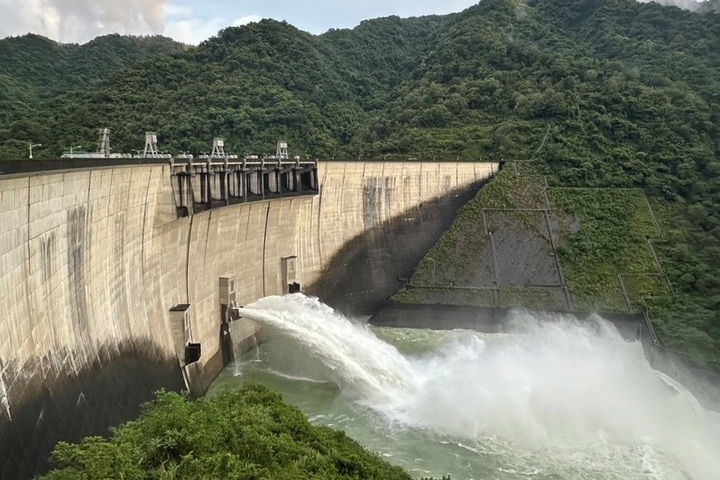 東北季風增強北台濕涼　康芮外圍環流明起影響迎風面地區