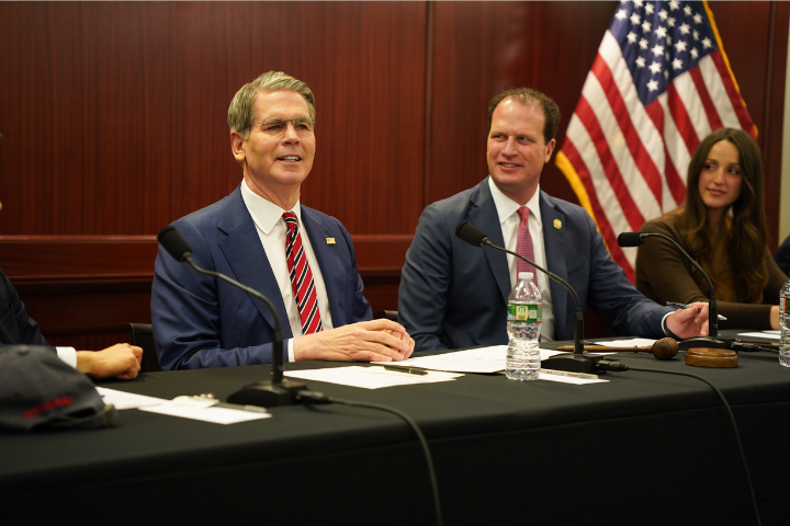 川普關稅違憲風暴擴大！美法院裁定進口商可退款　財長：15%關稅本週上路