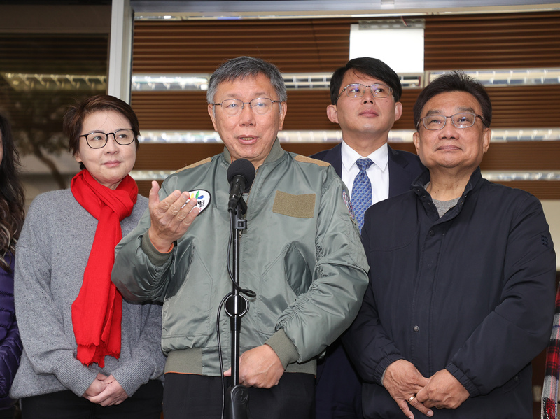 民眾黨決定推黃珊珊(左)競選立法院長。圖/中央社