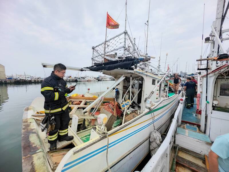 澎湖漁船發生瓦斯氣爆，造成伍姓船主全身多處燒燙傷。圖/中央社