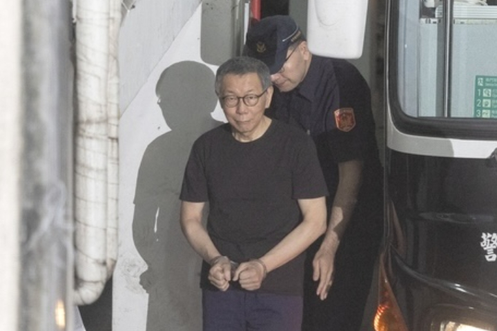 300萬紙袋風暴發酵：邱清章現身作證 法界認柯文哲交保倒數