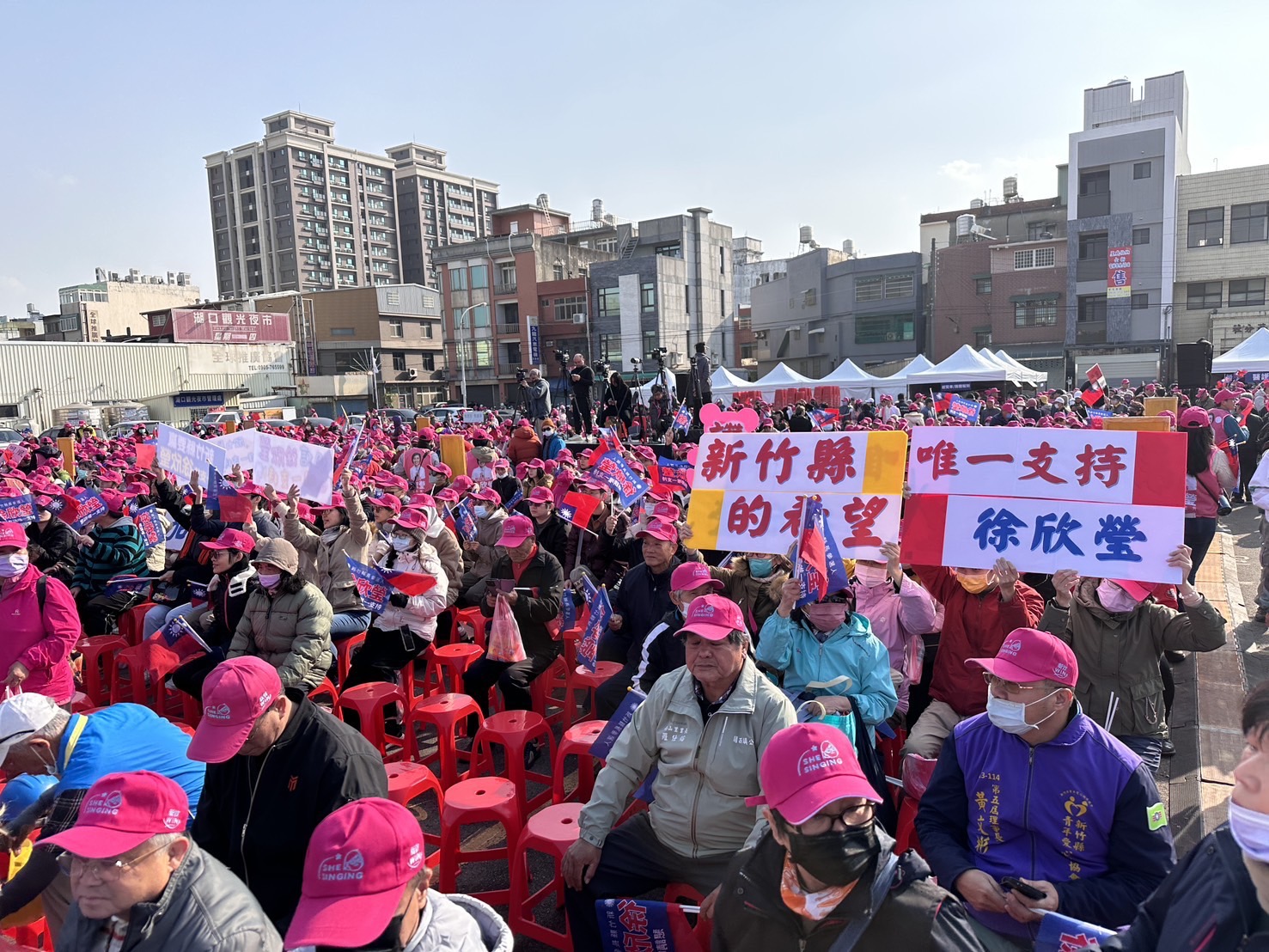 藍委徐欣瑩11日舉辦誓師大會，吸引多位支持者參加。圖/記者陳思豪攝