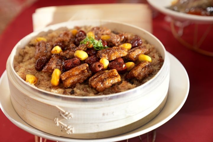 國產鰻魚肉質細緻、風味濃郁，富含優質蛋白質及Omega-3脂肪酸，口感Q彈適合中西多元料理應用。圖為富貴棗香白鰻糯米飯。圖/圓山大飯店提供