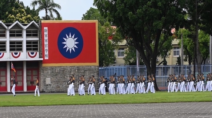 黃埔建軍暨陸軍軍官學校16日舉行101周年校慶，圖為參加校慶的隊伍繞場。圖／記者林瑞益攝