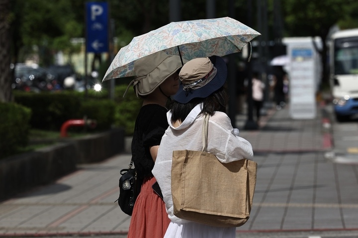西南風影響西半部及東北部留意大雨　花東需防焚風
