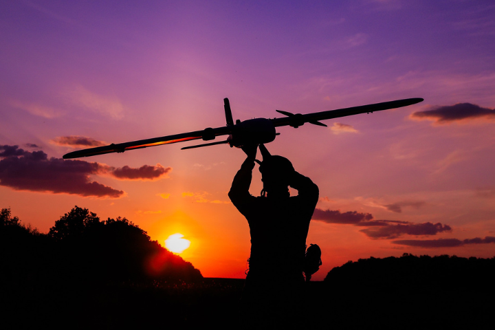 無人機重塑烏克蘭戰場：壕溝戰消失　前線淪殺戮地帶