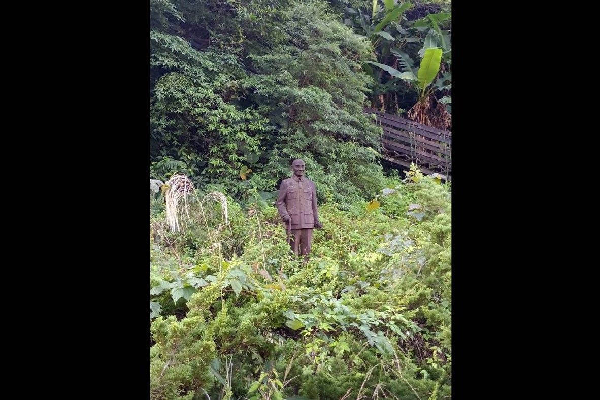 蔣公銅像被丟包政大後山？新黨喊話蔣萬安：別只顧爭取輝達