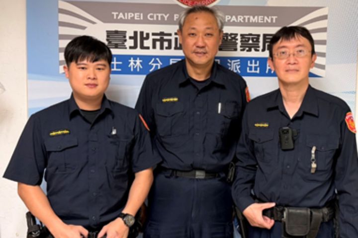 士林警即時救援　七旬翁騎車突身體不適跌倒　平安返家