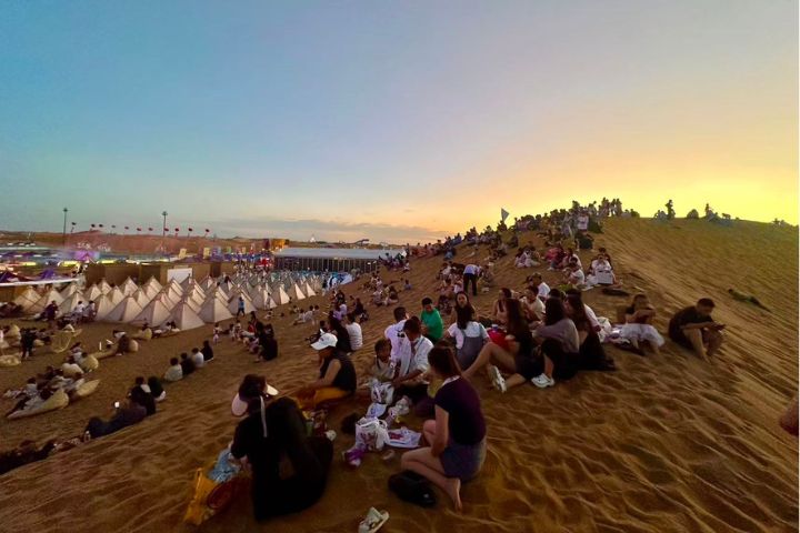 沙坡頭不只是沙漠景點,更是一趟結合自然景觀、戶外體驗、住宿、美食與夜間活動的深度旅行。圖/記者陳思豪攝