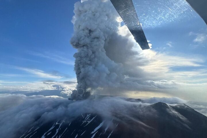 堪察加半島休眠600年火山大噴發　恐遭8.8強震驅動