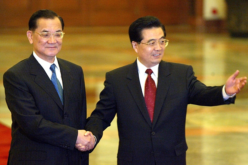 2005年4月29日下午，時任中國國民黨主席連戰會晤中共中央總書記胡錦濤。圖/新華社