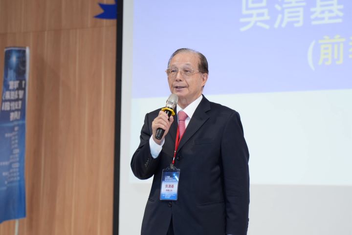 前教育部長吳清基表示，面對人工智慧（AI）快速發展，科技素養已成為新世代學生的重要核心能力。圖/記者陳思豪攝
