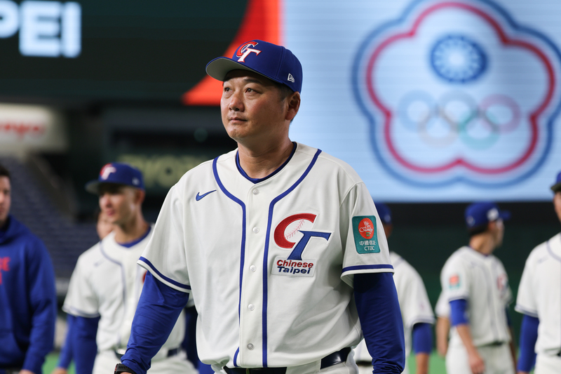    世界棒球經典賽（WBC）中華隊總教練曾豪駒（前）在場督軍。圖/中央社