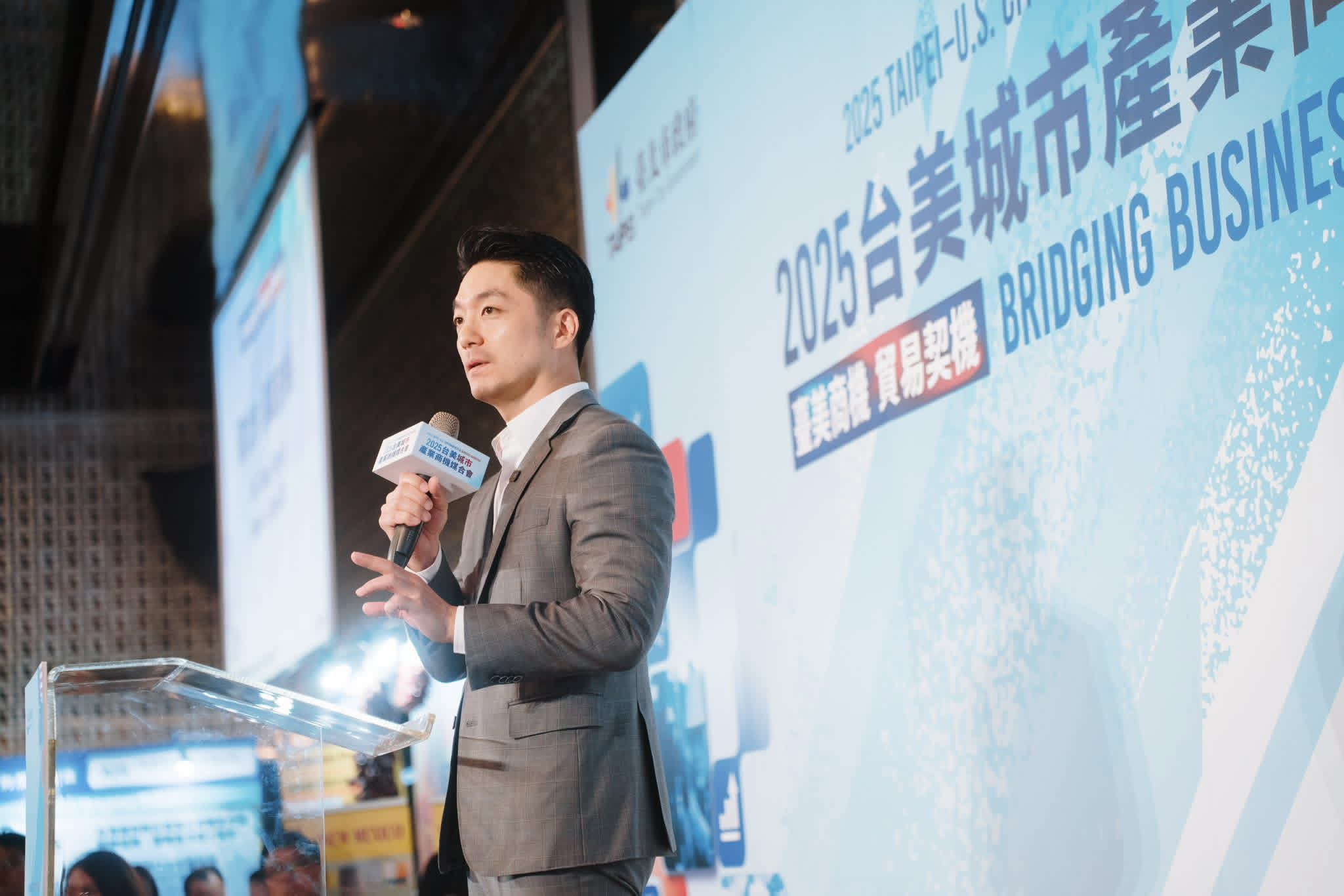 專訪談黃珊珊票過半流向沈伯洋　蔣萬安：非常願意向柯文哲請益 