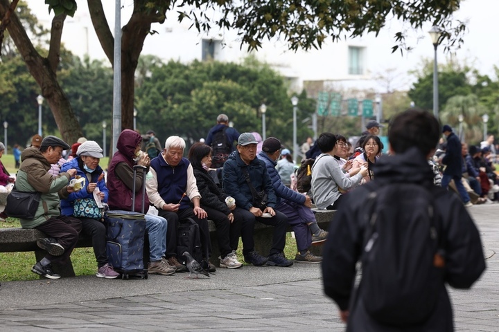 今起氣溫回升南部高溫近30度　冬衣先別收周末又再轉冷