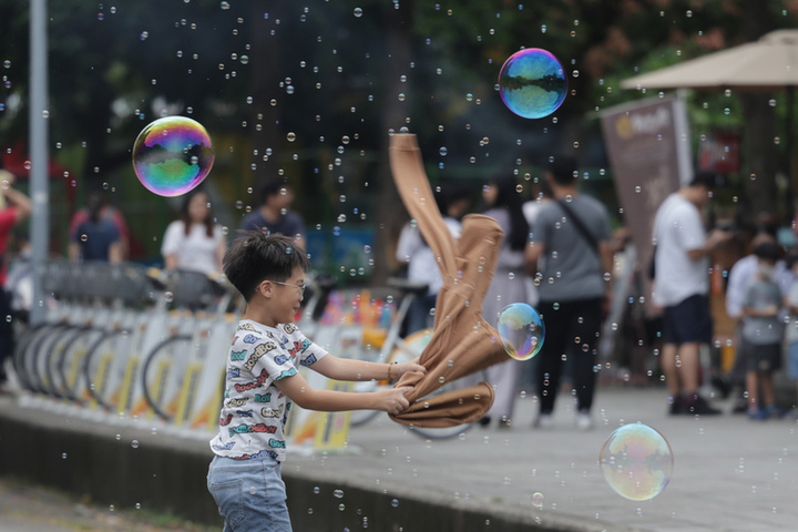 東北季風影響早晚稍涼　午後中南部局部有雷雨