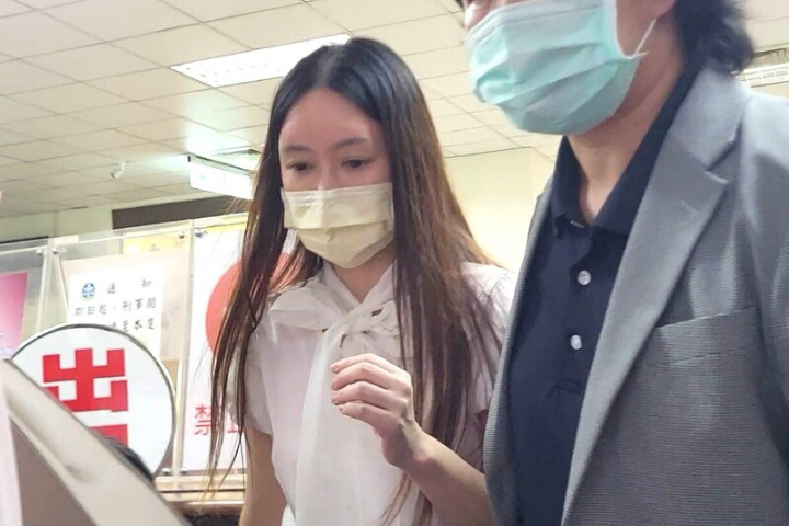 昔咆哮蔣萬安「建商門神」！陳怡君收賄判7年10月　網譏：臉腫到不行