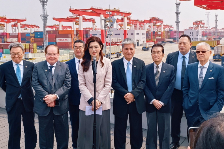 揭露返台「伴手禮」　鄭麗文動情喊話：天空飛的、 海裡游的不能是飛彈和軍艦