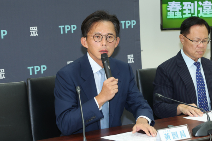 民眾黨主席黃國昌日前遭媒體爆料培養狗仔集團，昨日他在直播中回應相關爭議。圖/中央社