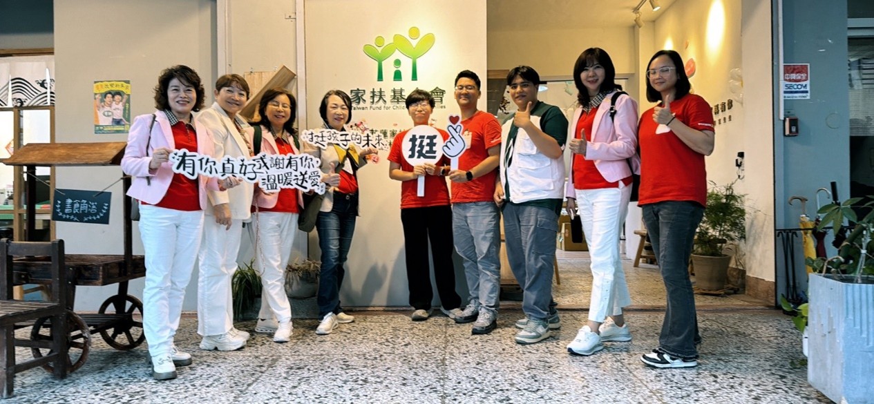 2025年11月05日,國際蘭馨交流協會拜訪花蓮家扶中心鳳林服務處討論認養家扶災區學生。圖/國際藍馨交流協會提供