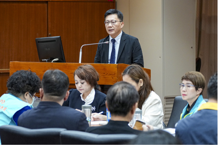 追《鐵拳教育》！教育部次長喊「支持系統增至1億」　網批：校事會議就是不廢