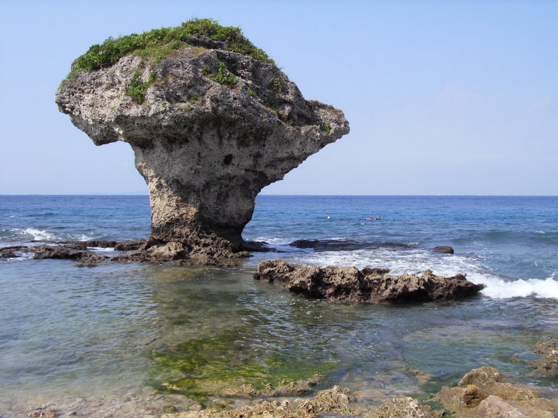 由於屏東小琉球海域資源衰退，7月1日起將收取觀光保育費，希望能減少人流，維護海域生態。圖/取自琉球鄉公所網站